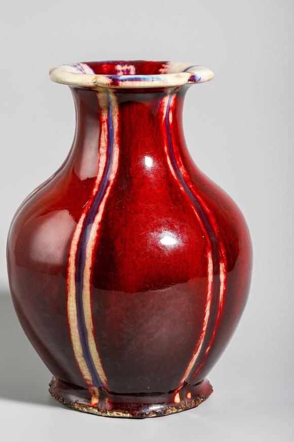 中鸿信清中期 窑变红釉石榴尊