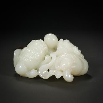 明代和田玉獅子繡球擺件