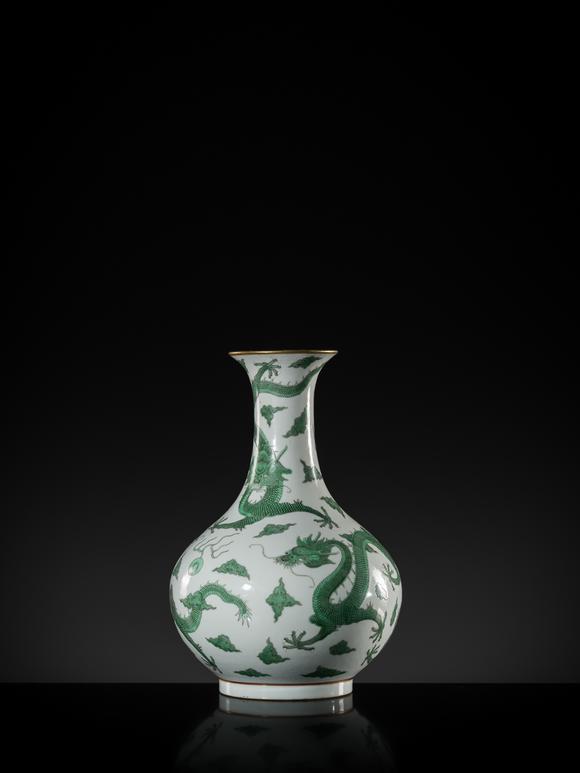 Galerie ZackeAN EXCEPTIONALLY RARE IMPERIAL ‘FIVE DRAGONS' BOTTLE VASE, DAOGUANG MARK AND PERIOD