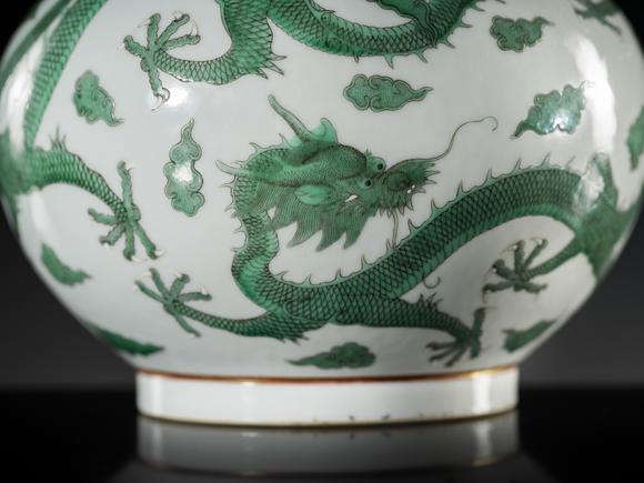 Galerie ZackeAN EXCEPTIONALLY RARE IMPERIAL ‘FIVE DRAGONS' BOTTLE VASE, DAOGUANG MARK AND PERIOD