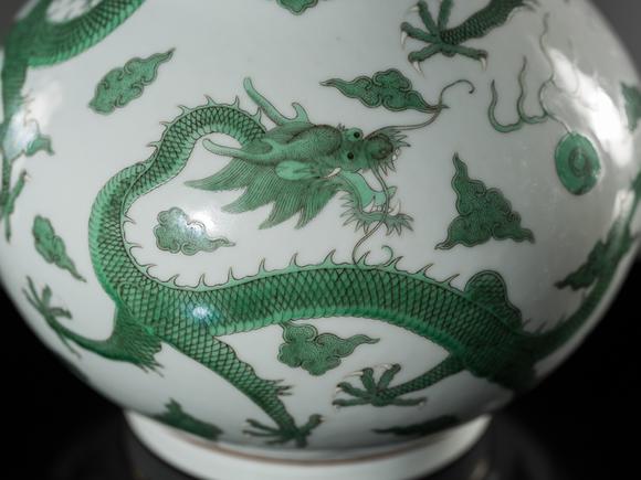 Galerie ZackeAN EXCEPTIONALLY RARE IMPERIAL ‘FIVE DRAGONS' BOTTLE VASE, DAOGUANG MARK AND PERIOD
