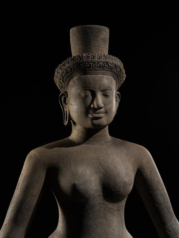 Galerie ZackeA MONUMENTAL (183 CM) SANDSTONE FIGURE OF A DANCING UMA, ANGKOR PERIOD, KOH KER STYLE