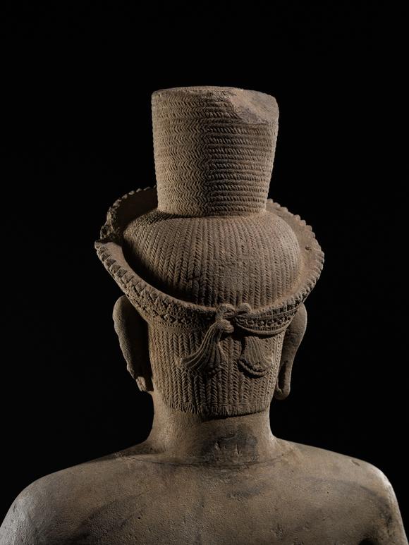 Galerie ZackeA MONUMENTAL (183 CM) SANDSTONE FIGURE OF A DANCING UMA, ANGKOR PERIOD, KOH KER STYLE