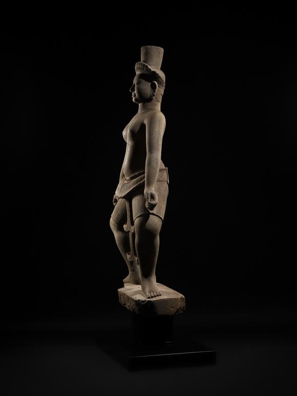 Galerie ZackeA MONUMENTAL (183 CM) SANDSTONE FIGURE OF A DANCING UMA, ANGKOR PERIOD, KOH KER STYLE