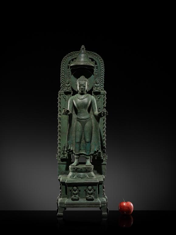 Galerie Zacke? A LARGE AND HIGHLY IMPORTANT BRONZE FIGURE OF THE ENTHRONED BUDDHA, SRIVIJAYA EMPIRE, SUMATRA, 8TH-10TH CENTURY
