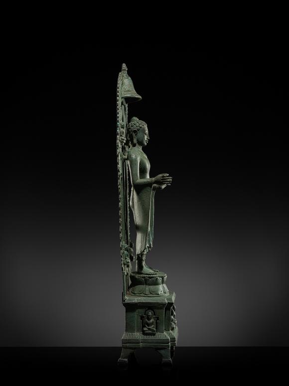 Galerie Zacke? A LARGE AND HIGHLY IMPORTANT BRONZE FIGURE OF THE ENTHRONED BUDDHA, SRIVIJAYA EMPIRE, SUMATRA, 8TH-10TH CENTURY