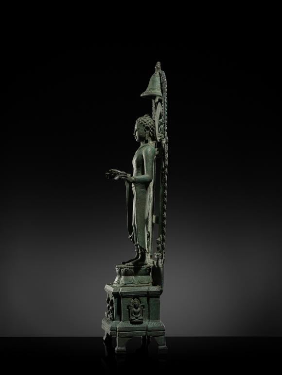Galerie Zacke? A LARGE AND HIGHLY IMPORTANT BRONZE FIGURE OF THE ENTHRONED BUDDHA, SRIVIJAYA EMPIRE, SUMATRA, 8TH-10TH CENTURY