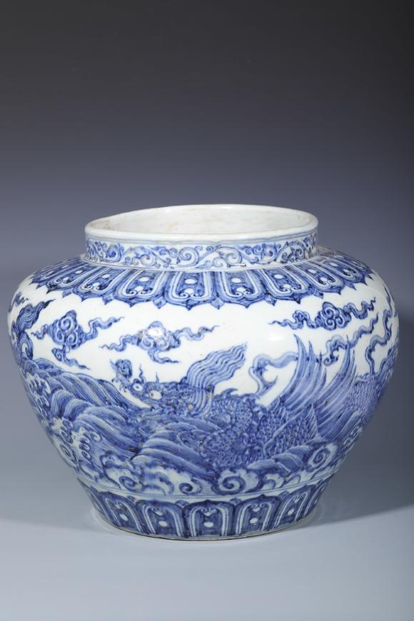 SEAVIEW AUCTIONS PTY LTD Fine Chinese antique 14th - 17th century blue and white jar