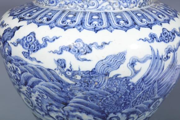SEAVIEW AUCTIONS PTY LTD Fine Chinese antique 14th - 17th century blue and white jar