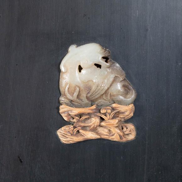 Waddington'sA Jade and Hardstone-Inlaid Black and Gilt-Lacquer Twelve-Panel Floor Screen, Late Qing/Republican Period, 晚清/民國 雕漆嵌寶地屏一套共十二扇