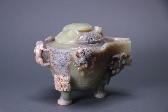 You Need 玉螭龍紋酒器 