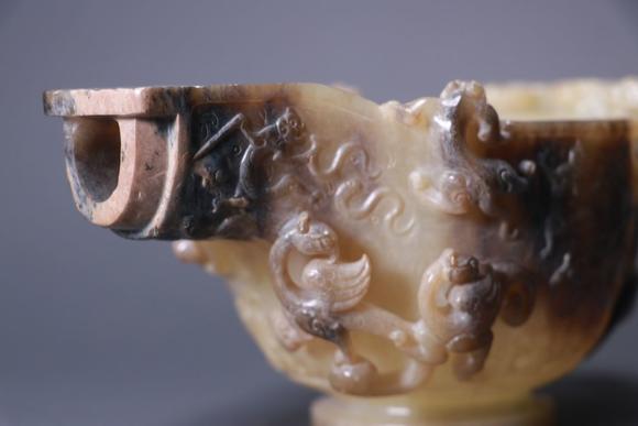 You Need 玉穿雲(yún)龍紋酒器 