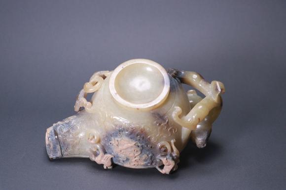 You Need 玉穿雲(yún)龍紋酒器 