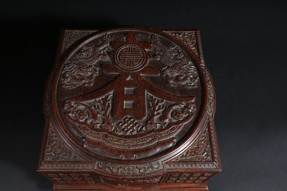 東京SAKURA拍賣(mài)（東京櫻花拍賣(mài)）清 黃花梨春字多寶格箱