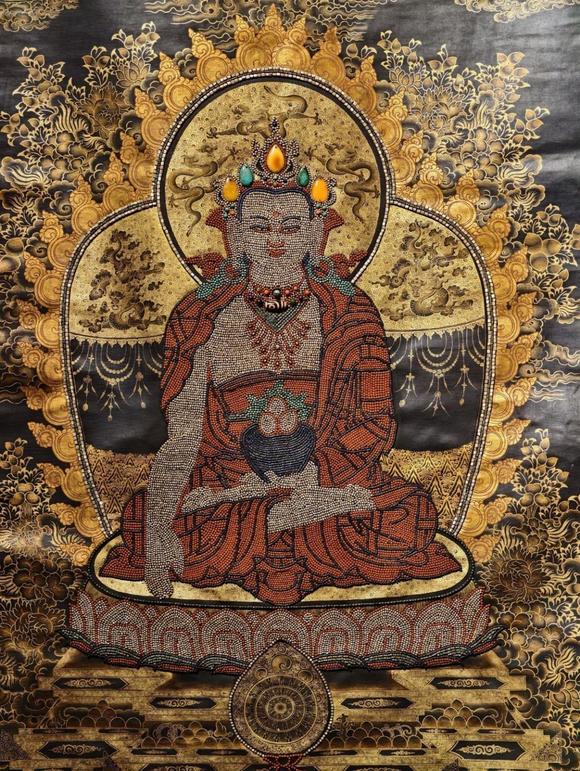 東京SAKURA拍賣(mài)（東京櫻花拍賣(mài)）十八世紀(jì) 黑地描金珍珠堆繡寶冠釋迦牟尼唐卡