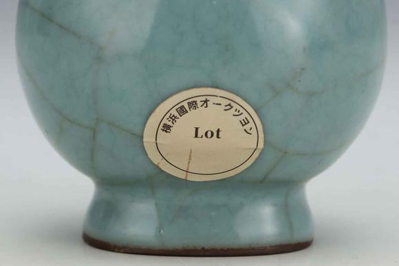 日本松町古美宋官窯粉青釉
貫耳瓶