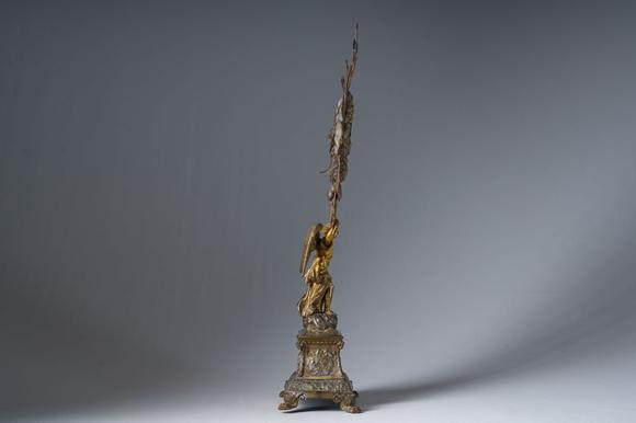 Coronari Auctions BVA French gilt silver monstrance with an angel crowned with a radiant cloud, maker's mark Hippolyte-Francois Bertrand-Paraud, 950/000, 19th C.