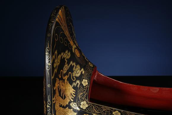 JUBAO HALL AUCTION HOUSE INCQing Dynasty Lacquered Saddle with Sea Wave and Dragon Motifs