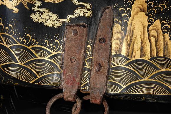 JUBAO HALL AUCTION HOUSE INCQing Dynasty Lacquered Saddle with Sea Wave and Dragon Motifs