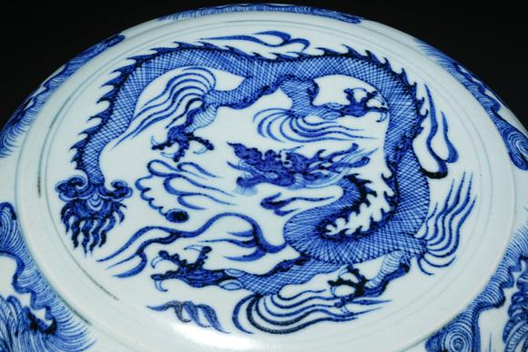 JUBAO HALL AUCTION HOUSE INCPre-Ming Dynasty Underglaze Blue Dragon Pattern Covered Box