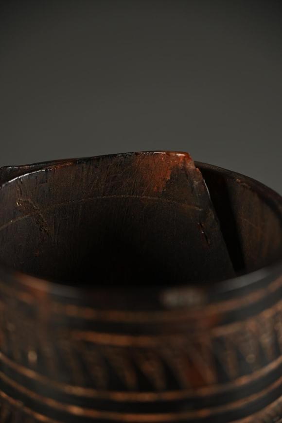 Loeckx AuctioneersBracelet in tortoiseshell with engraved decoration…