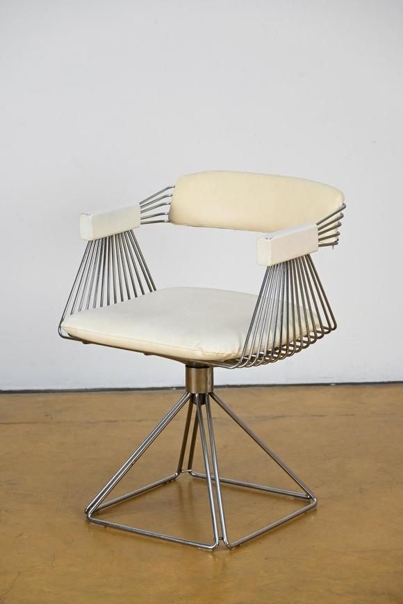 Loeckx AuctioneersRudi Verelst: 4 \'Delta\' chairs in chromed steel (*…