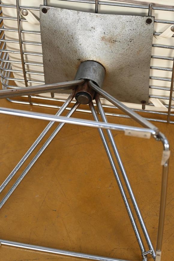 Loeckx AuctioneersRudi Verelst: 4 \'Delta\' chairs in chromed steel (*…