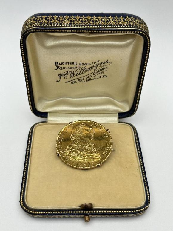Loeckx AuctioneersCarlos III 1781: Gold coin of 8 Escudos mounted as…