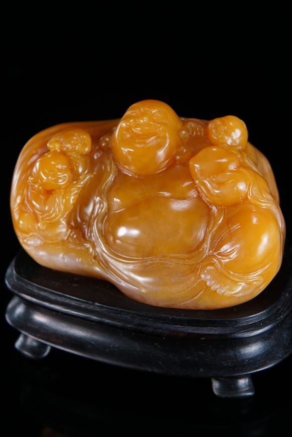 中鴻信壽山田黃石《童子戲彌勒》擺件