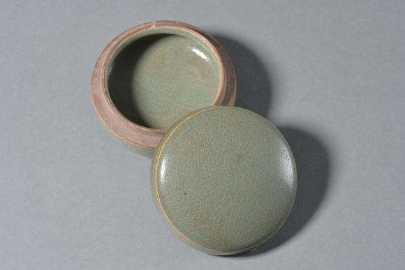 三杉美術(shù)青釉蓋盒
