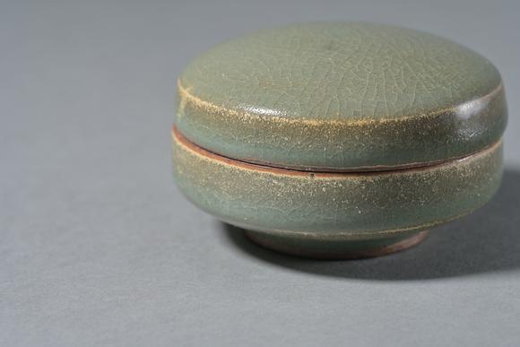 三杉美術(shù)青釉蓋盒
