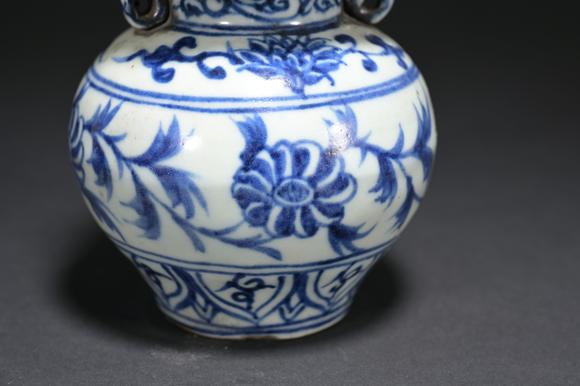 三杉美術(shù)青花花卉紋盤(pán)口小罐