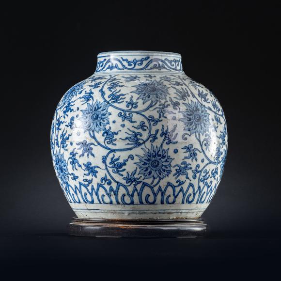 三杉美術(shù)青花纏枝蓮紋罐