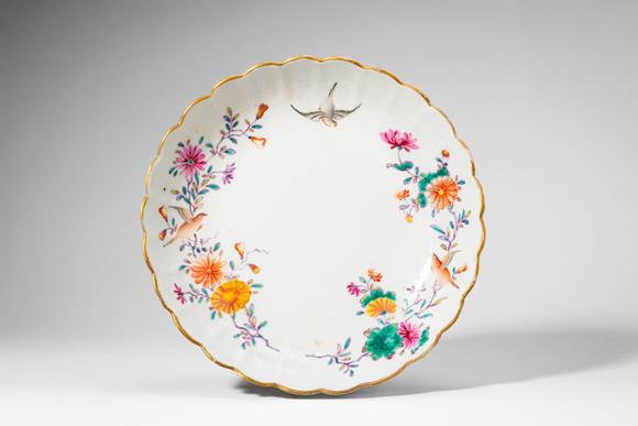 Apollo Art AuctionsMid Qing Dynasty, Ca. 18th century AD. >A famille rose porcelain dish of shallow, lobed form with