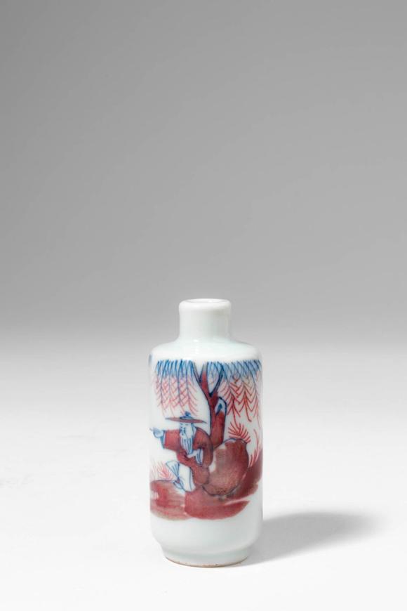 Apollo Art AuctionsQing Dynasty, Ca. AD 1644 - 1912. >
A porcelain snuff bottle of elegant cylindrical form with a s