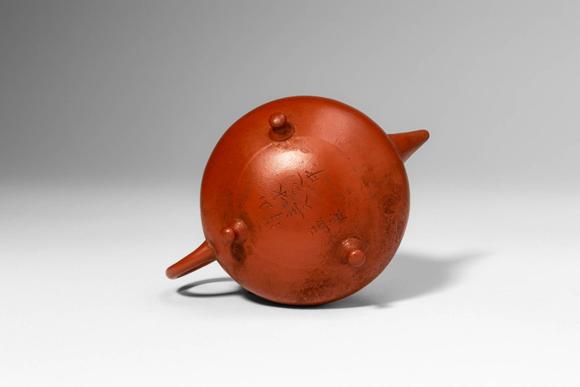 Apollo Art AuctionsCa. 20th century AD. >A Yixing teapot of rounded, compressed globular form, raised on three small