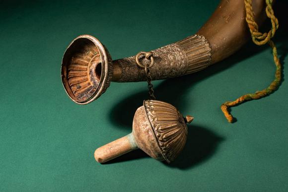 Apollo Art AuctionsCa. 19th century AD. >
A beautiful Tibetan drinking horn (chaang horn), formed from a natural bov