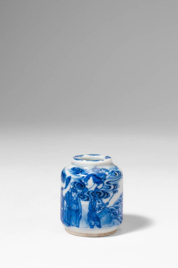 Apollo Art AuctionsQing Dynasty, Ca. AD 1644 - 1912. >
A porcelain snuff bottle of rounded cylindrical form with a s