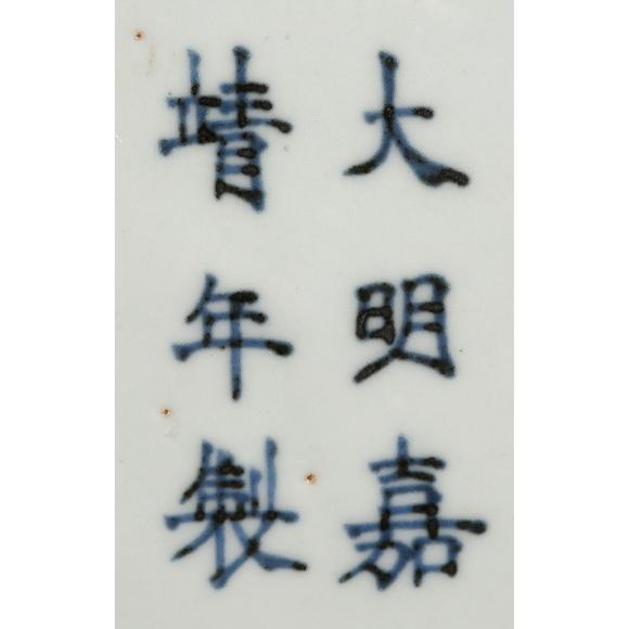 東京飛鳥明嘉靖 礬紅地黃彩龍鳳呈祥葫蘆瓶