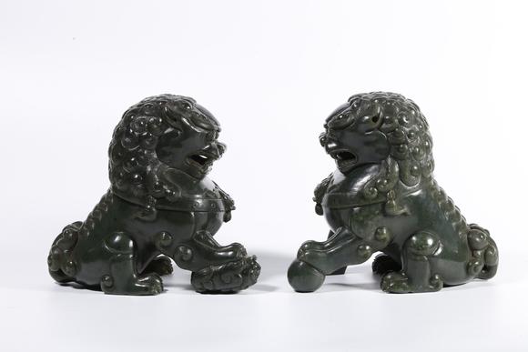千葉大和和田碧玉雕獅形擺件（一對）