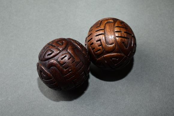 北京寶蘊(yùn)清 沉香木長(zhǎng)壽團(tuán)壽紋手球一對(duì)