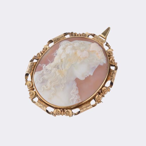 Auktionshaus StahlVery fine Cameo Brooch 'Bacchantin'.
