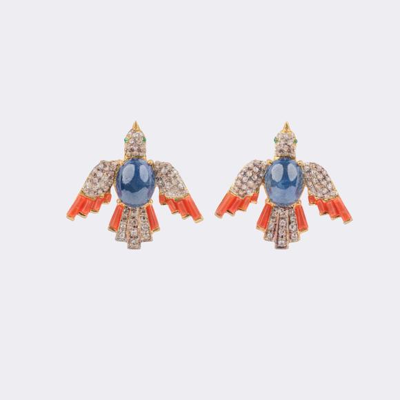 Auktionshaus StahlA Pair of Sapphire Diamond Earstuds with Coral 'Birds'.