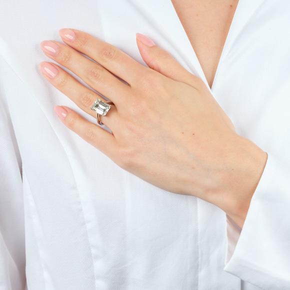 Auktionshaus StahlJuwelier Wilm. Highcarat Solitaire Ring with Emerald Cut Diamond.