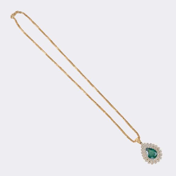 Auktionshaus StahlExceptional Emerald Pendant with Rare White Diamonds on a Royal Chain.