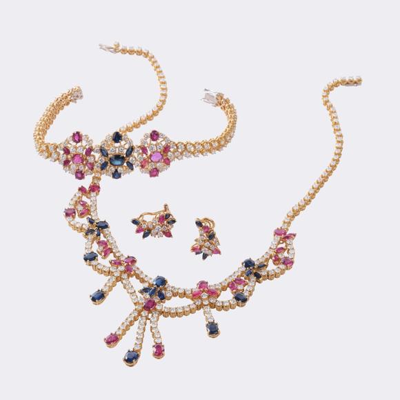 Auktionshaus StahlSplendid Ruby Sapphire and Diamond Parure with Feston Necklace, Bracelet and Pair of Earrings.