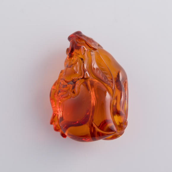 Oakridge Auction Gallery十九世紀 琥珀三多掛墜  A Chinese amber 'Three Abundances' pendant