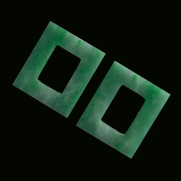 Oakridge Auction Gallery清代 翡翠方形佩一對  A pair of Chinese jadeite square-form pendants