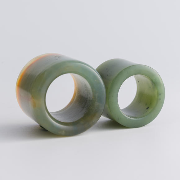Oakridge Auction Gallery清代 翡翠扳指及碧玉扳指（附木座）  A Chinese jadeite and a spinach jade archer's ring