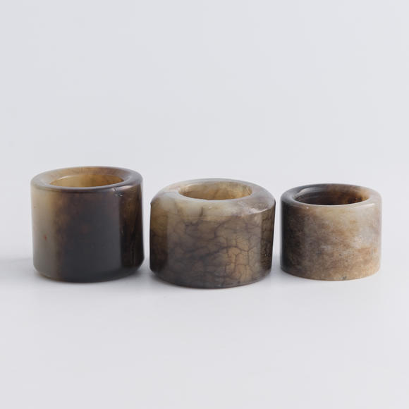 Oakridge Auction Gallery清代 玉扳指三個(gè)  Three Chinese jade archer's rings